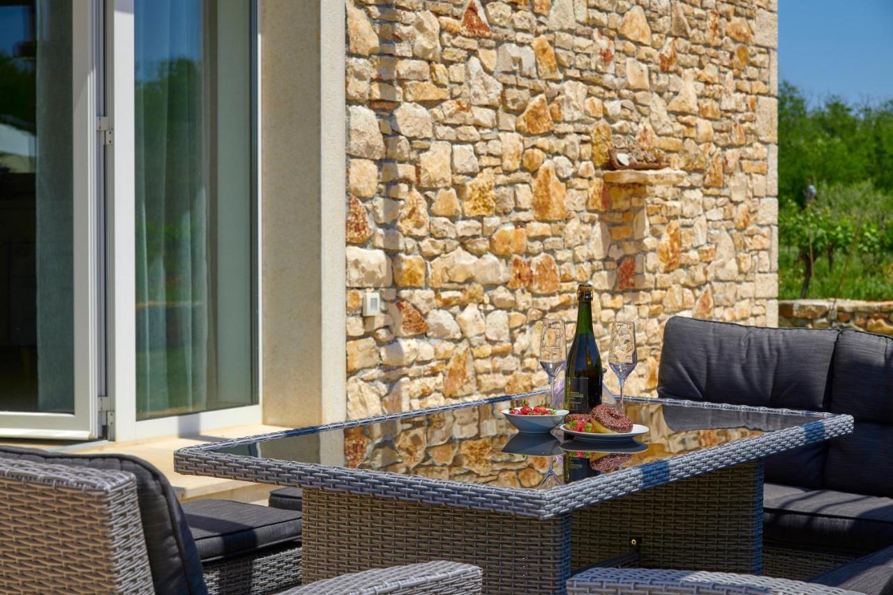 Villa Relax House Surrounded By Olives And Vineyard Stifanici