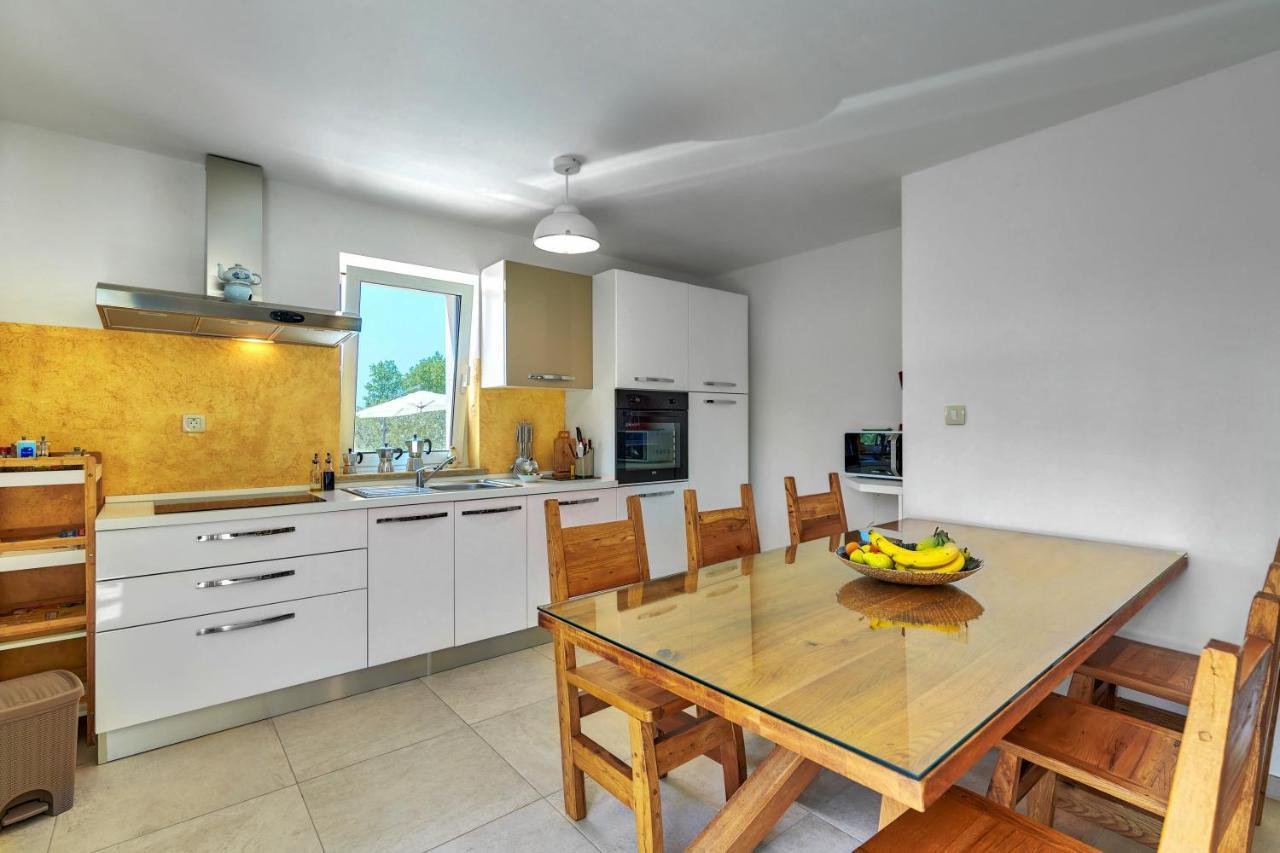 Relax House Surrounded By Olives And Vineyard Stifanići