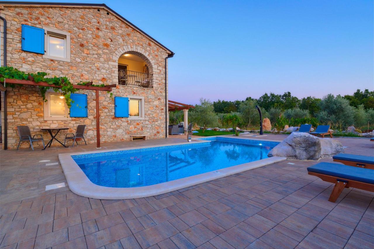 Relax House Surrounded By Olives And Vineyard Stifanici